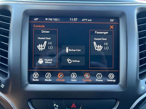 Used 2020 Jeep Cherokee Trailhawk w/ Cold Weather Group AWD/4WD image 26