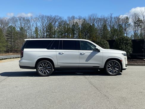 Used 2022 Cadillac Escalade ESV Sport w/ Touring Package image 5