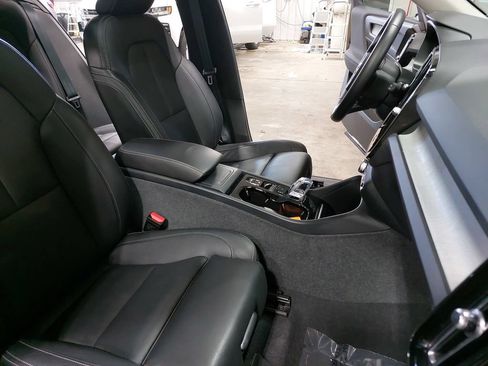 Used 2024 Volvo XC40 B5 Plus w/ Climate Package AWD/4WD image 10