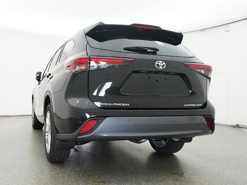 New 2026 Toyota Highlander Limited image 15