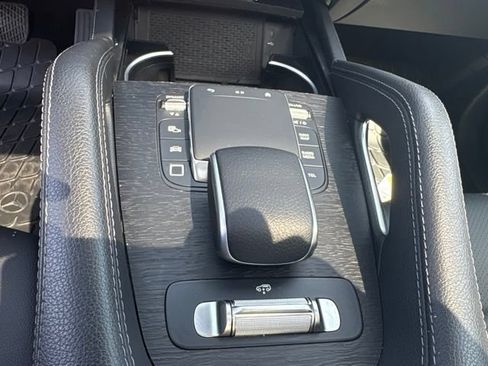 Used 2025 Mercedes-Benz GLS 450 4MATIC image 8