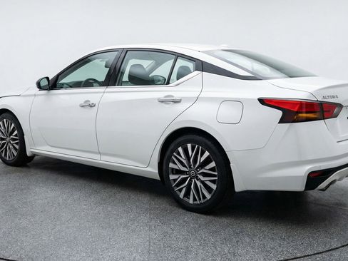 Used 2025 Nissan Altima 2.5 SV image 6