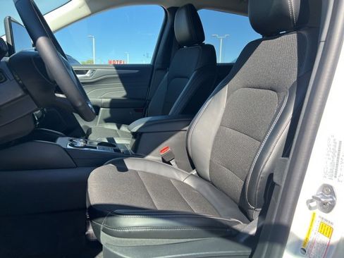 Used 2025 Ford Escape SE image 18