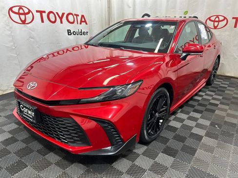 Used 2025 Toyota Camry SE FWD image 3