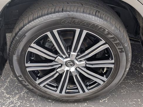 Used 2018 Lexus LX 570 4WD image 50