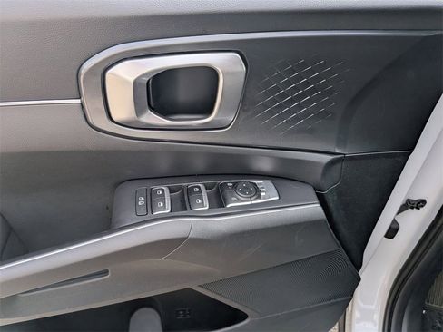 Used 2024 Kia Sorento S image 11