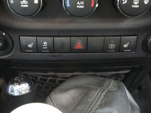 Used 2017 Jeep Wrangler Unlimited Rubicon w/ Dual Top Group AWD/4WD image 28