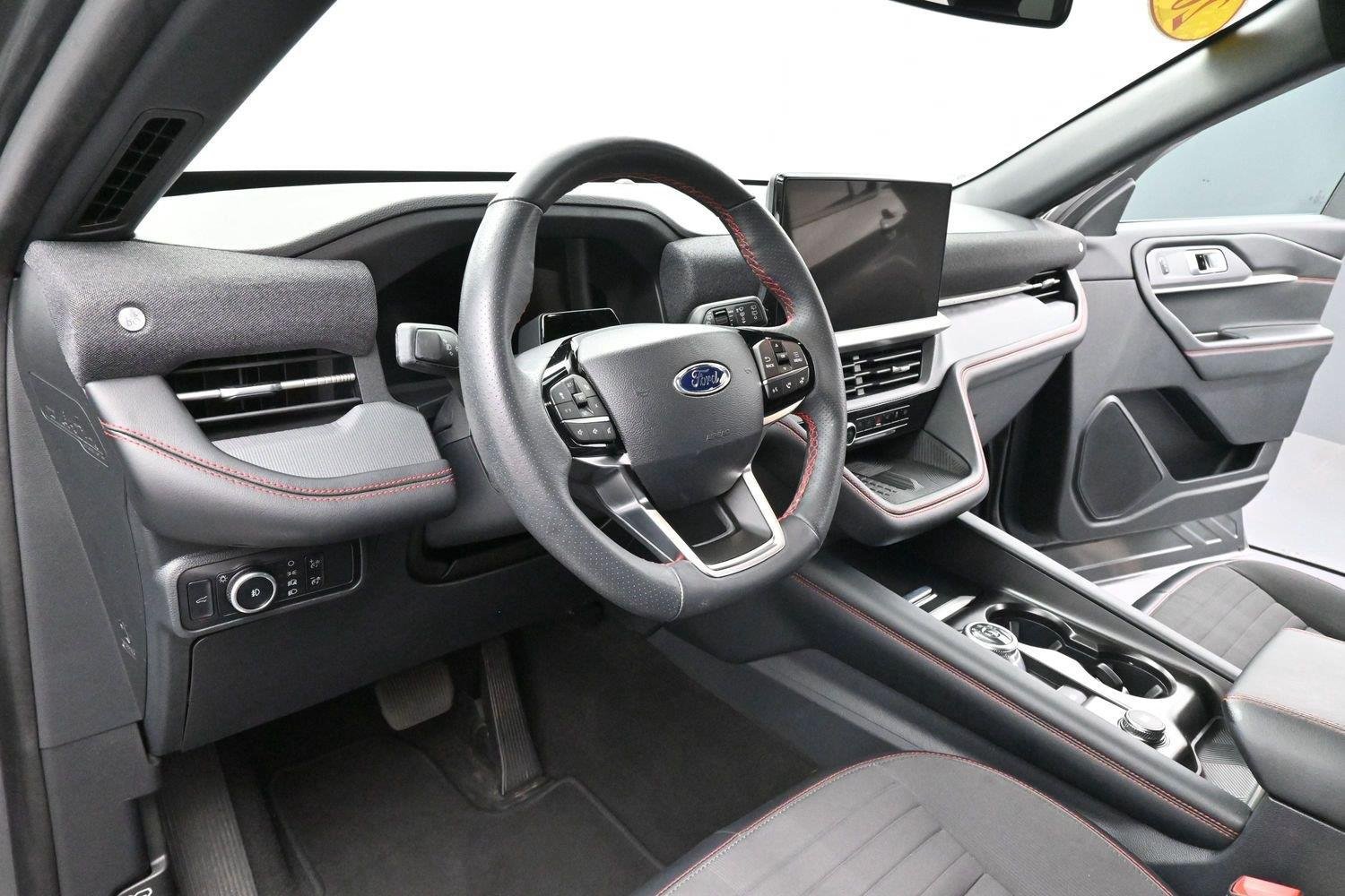 Used 2025 Ford Explorer ST-Line w/ Premium Package RWD image 17