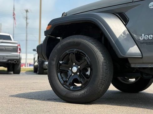 Used 2020 Jeep Wrangler Sport AWD/4WD image 40