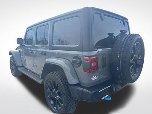 Used 2022 Jeep Wrangler Unlimited Sahara w/ Cold Weather Group AWD/4WD image 8