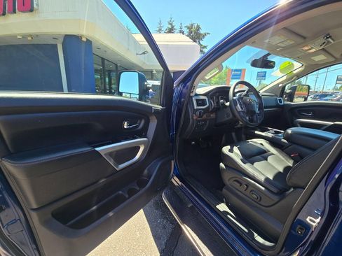 Used 2017 Nissan Titan SL w/ SL Towing Convenience Package AWD/4WD image 20