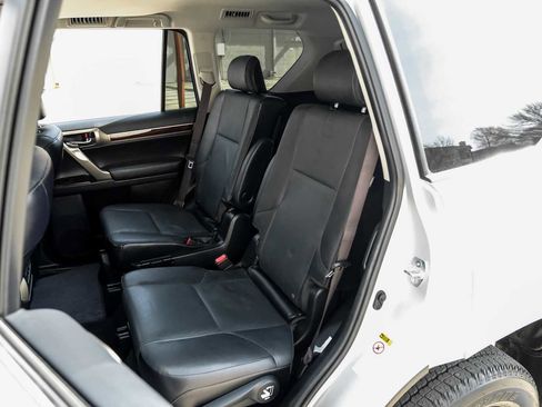 Used 2017 Lexus GX 460 Premium image 40