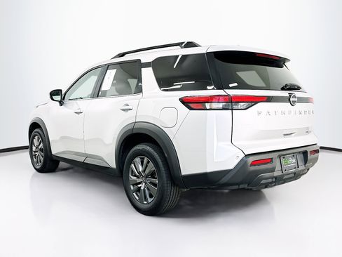 Used 2024 Nissan Pathfinder SV image 5