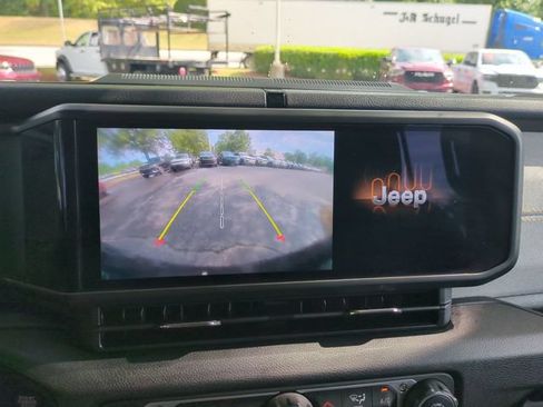 Used 2024 Jeep Wrangler Unlimited AWD/4WD image 22
