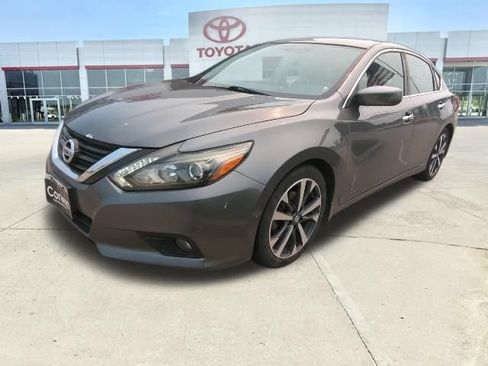 Used 2017 Nissan Altima 2.5 SR w/ LED Appearance Package FWD image 15