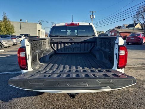 Used 2025 GMC Canyon AT4 w/ Technology Plus Package image 32