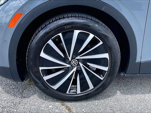 Used 2023 Volkswagen ID.4 Pro S Plus RWD image 11