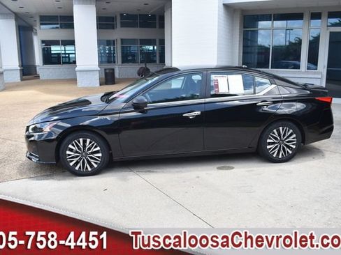 Used 2024 Nissan Altima 2.5 SV FWD image 6