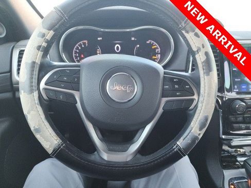 Used 2019 Jeep Grand Cherokee Altitude image 15