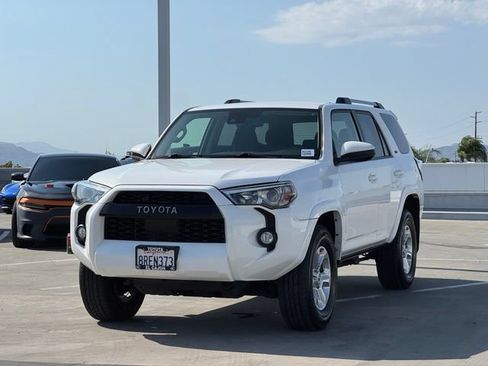 Used 2020 Toyota 4Runner SR5 AWD/4WD image 15