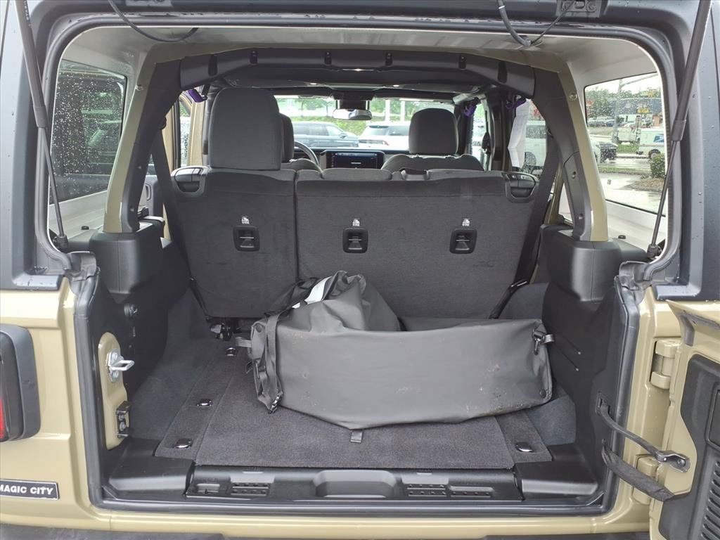 Used 2025 Jeep Wrangler Unlimited Sport AWD/4WD image 7