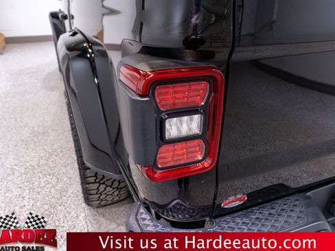 Used 2023 Jeep Gladiator Overland image 9