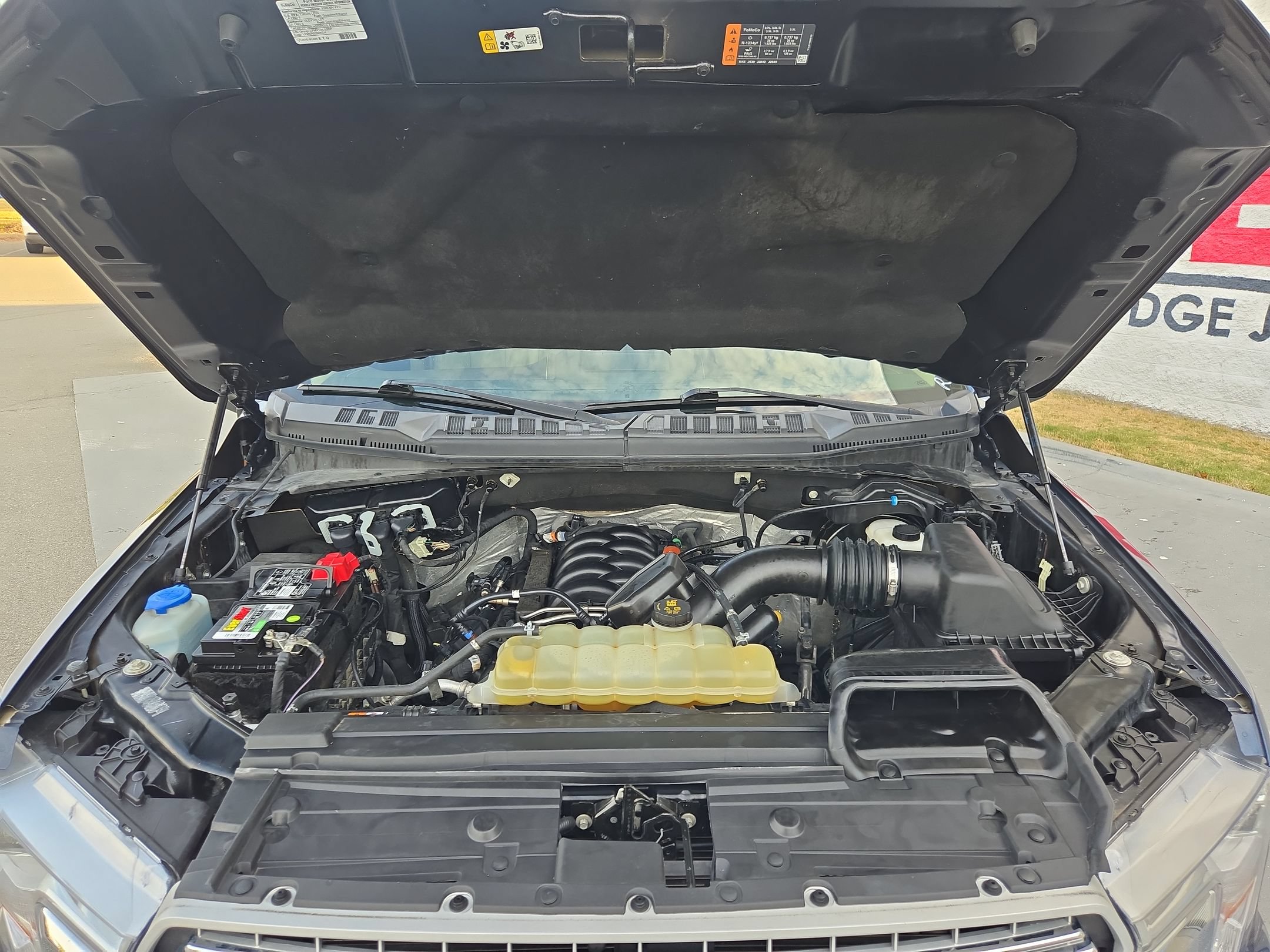 Used 2020 Ford F150 Lariat w/ Equipment Group 502A Luxury AWD/4WD image 19