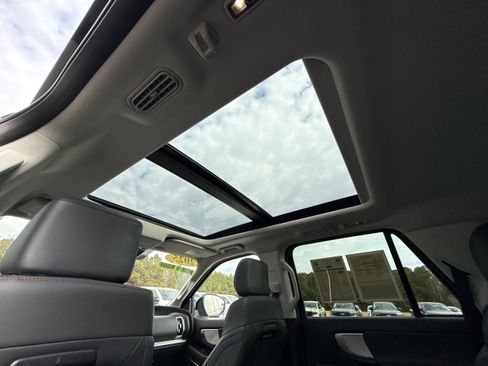 Used 2025 Ford Expedition Active image 30