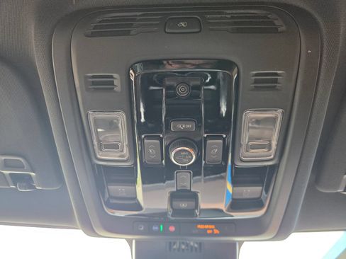 Used 2026 Chevrolet Tahoe High Country AWD/4WD image 21
