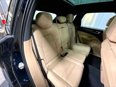 Used 2023 Porsche Cayenne image 32