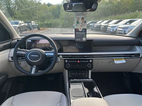 New 2025 Hyundai Tucson Limited image 18