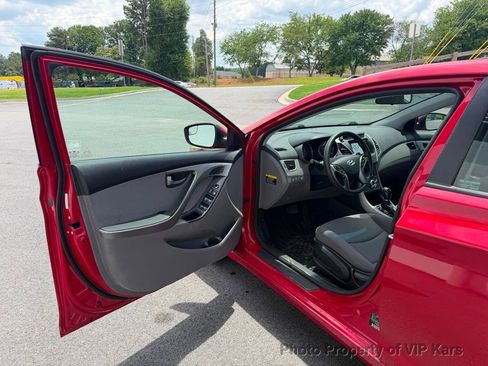 Used 2016 Hyundai Elantra SE w/ Option Group 02 FWD image 9