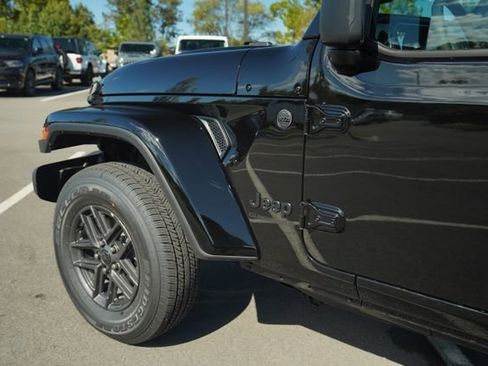 New 2025 Jeep Gladiator Sport image 34