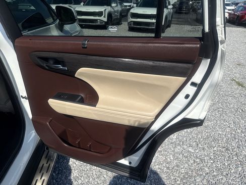 Used 2022 Toyota Highlander Limited FWD image 18