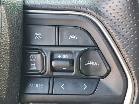 Used 2025 Toyota 4Runner SR5 AWD/4WD image 22