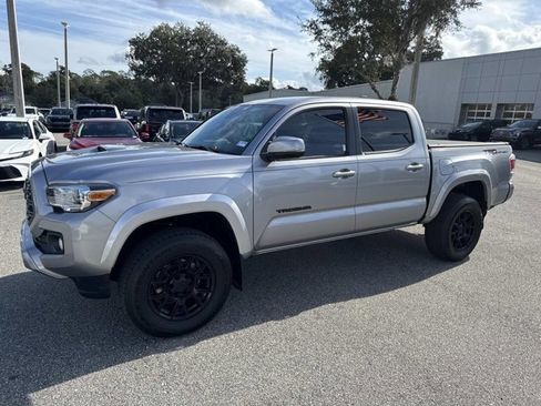 Used 2020 Toyota Tacoma TRD Sport image 5