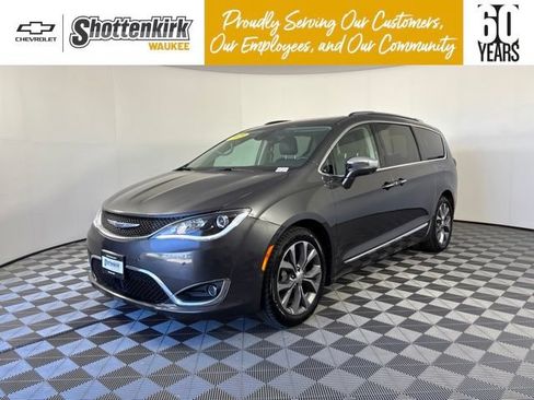Used 2019 Chrysler Pacifica Limited w/ Tire & Wheel Group FWD image 1