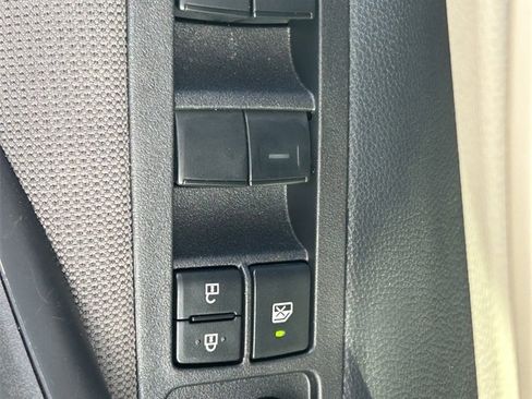 Used 2025 Toyota Corolla LE image 22