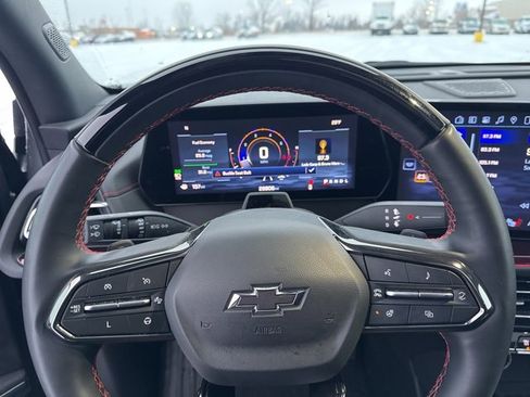 Used 2024 Chevrolet Traverse RS image 11