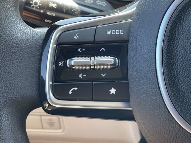 Certified 2024 Kia Carnival LX FWD image 19