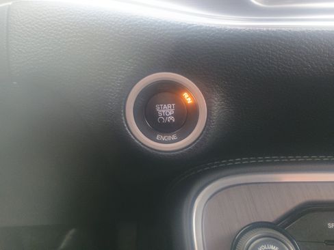 Used 2016 Dodge Challenger SXT image 24