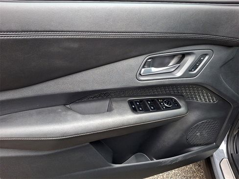 Used 2024 Nissan Ariya AWD image 13