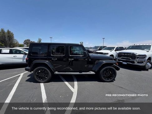 Used 2025 Jeep Wrangler Unlimited Sahara AWD/4WD image 7