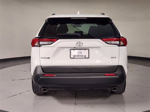 Used 2020 Toyota RAV4 XLE Premium image 10