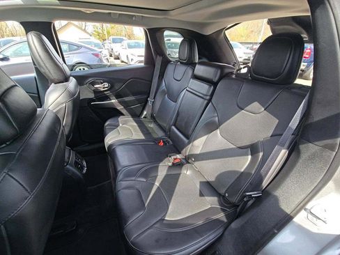 Used 2019 Jeep Cherokee Limited image 5