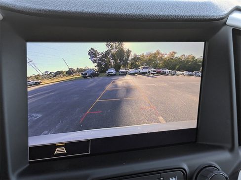 Used 2023 GMC Terrain SLT image 22