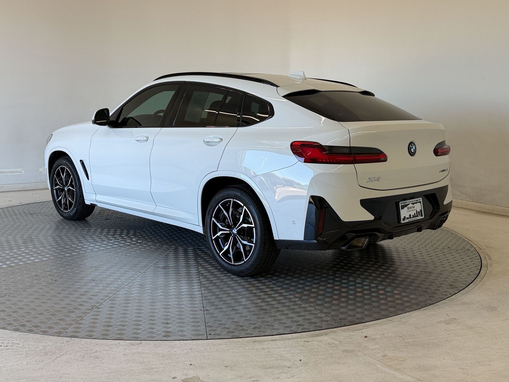 Certified 2023 BMW X4 xDrive30i w/ M Sport Package AWD/4WD image 3