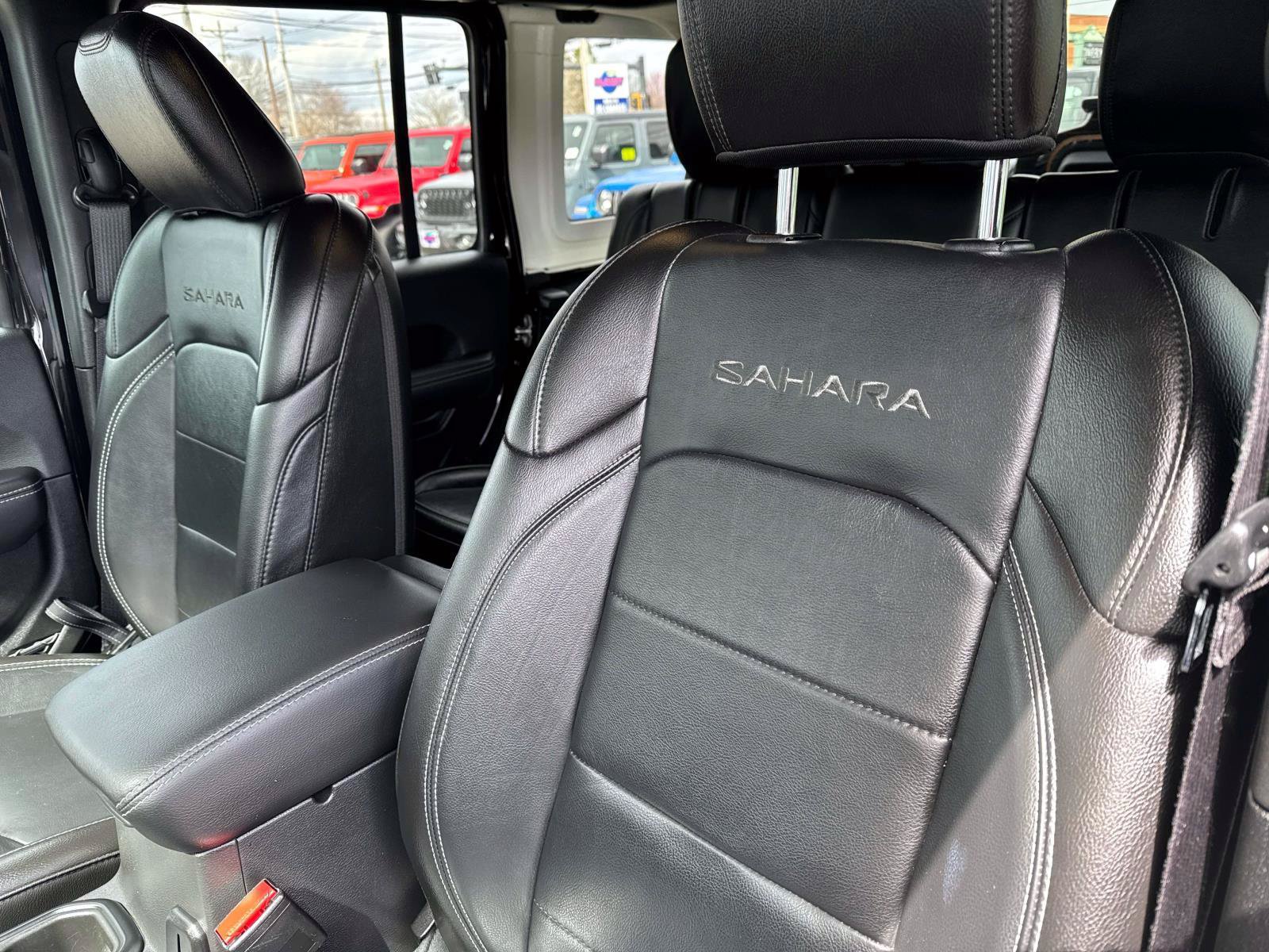 Used 2023 Jeep Wrangler Unlimited Sahara w/ Cold Weather Group AWD/4WD image 11