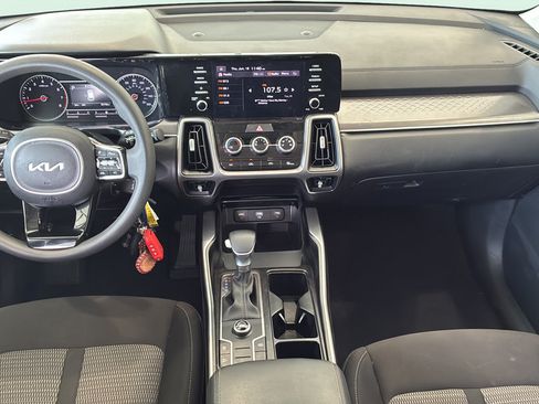 Used 2023 Kia Sorento LX FWD image 17