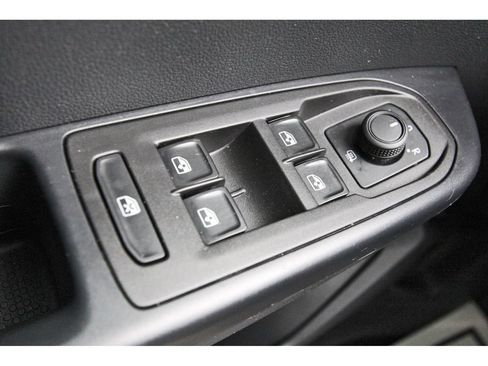 Used 2024 Volkswagen Taos SE w/ Panoramic Sunroof Package AWD/4WD image 23